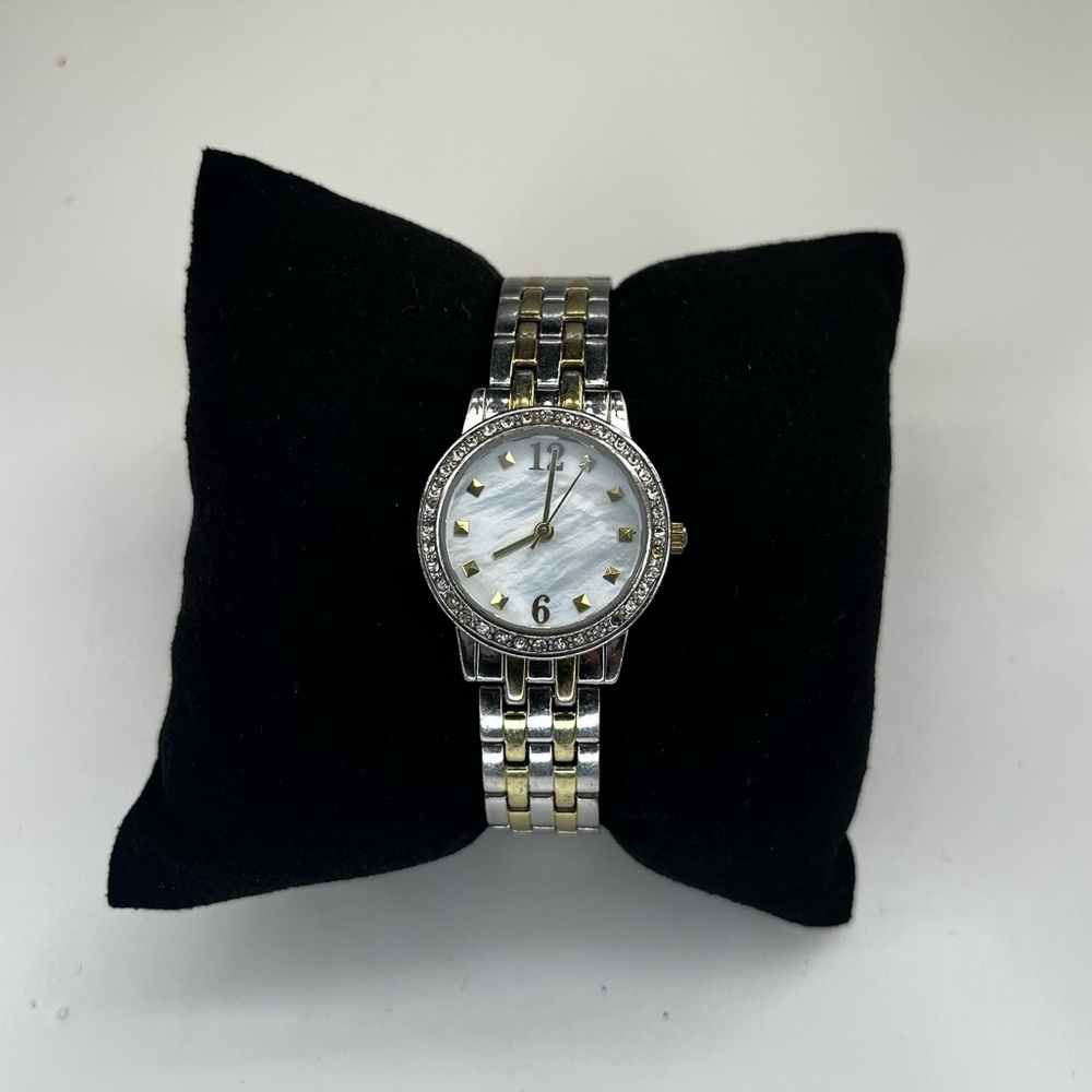 Vintage Two-tone Quartz Mother-of-pearl Dial‎ New Battery